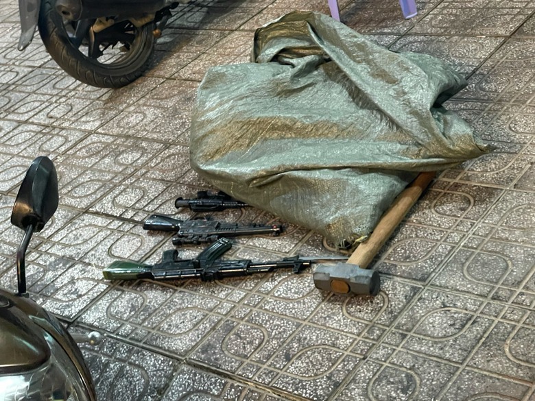 Truy bắt băng nhóm mang hung khí đập phá nhà hàng ở Bình Dương- Ảnh 3. Truy bắt băng nhóm mang hung khí đập phá nhà hàng ở Bình Dương- Ảnh 3.