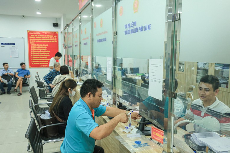 H&agrave; Nội: Người d&acirc;n sắp được đổi GPLX tại to&agrave;n bộ 30 quận, huyện- Ảnh 1.