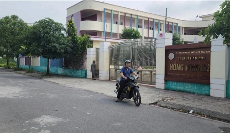 Bắt nh&acirc;n vi&ecirc;n đưa đ&oacute;n, đ&atilde; c&oacute; kết quả kh&aacute;m nghiệm b&eacute; 5 tuổi tử vong bị bỏ qu&ecirc;n tr&ecirc;n xe- Ảnh 1.