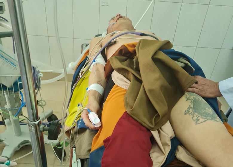 Người đ&agrave;n &ocirc;ng đi theo &ocirc;ng Th&iacute;ch Minh Tuệ bị kiệt sức ở Quảng Trị đ&atilde; tử vong- Ảnh 1.