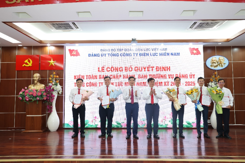 EVNSPC: Công bố các quyết định kiện toàn công tác cán bộ- Ảnh 1. EVNSPC: Công bố các quyết định kiện toàn công tác cán bộ- Ảnh 1.