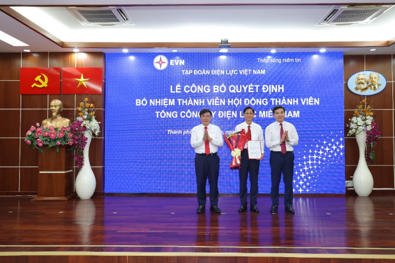 EVNSPC: Công bố các quyết định kiện toàn công tác cán bộ- Ảnh 2. EVNSPC: Công bố các quyết định kiện toàn công tác cán bộ- Ảnh 2.