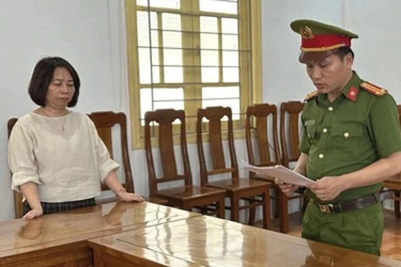 Khởi tố 3 cán bộ trung tâm đào tạo lái xe Trường Cao đẳng Lào Cai- Ảnh 2. Khởi tố 3 cán bộ trung tâm đào tạo lái xe Trường Cao đẳng Lào Cai- Ảnh 2.