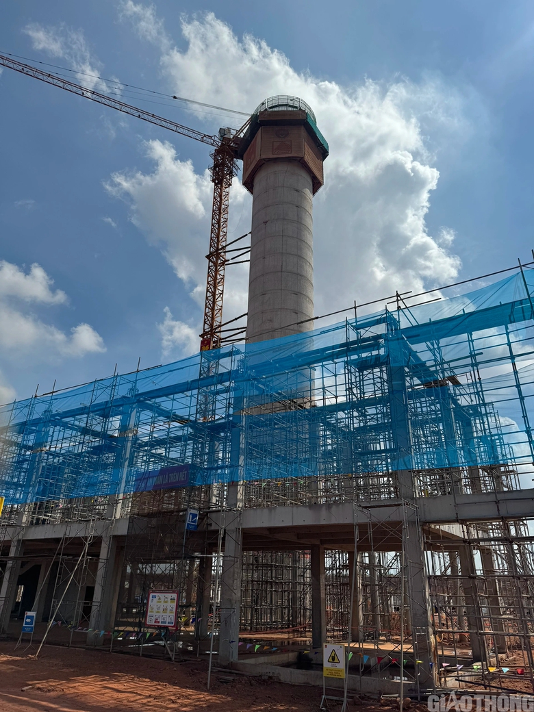 Tháp không lưu sân bay Long Thành vượt tiến độ, cao hơn 72m- Ảnh 1. Tháp không lưu sân bay Long Thành vượt tiến độ, cao hơn 72m- Ảnh 1.