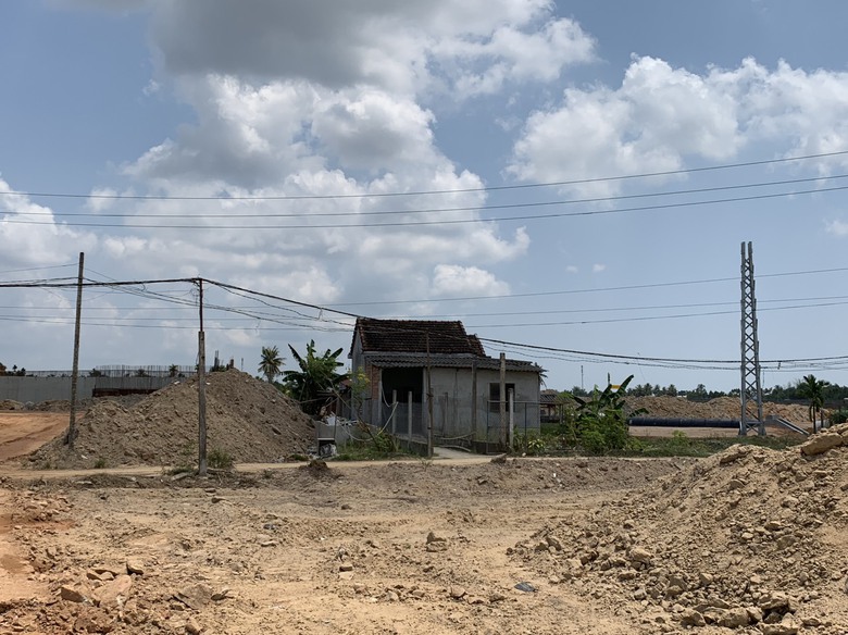 Cao tốc Quảng Ng&atilde;i - Ho&agrave;i Nhơn: Mặt bằng chưa th&ocirc;ng, đất đắp vẫn thiếu- Ảnh 3.