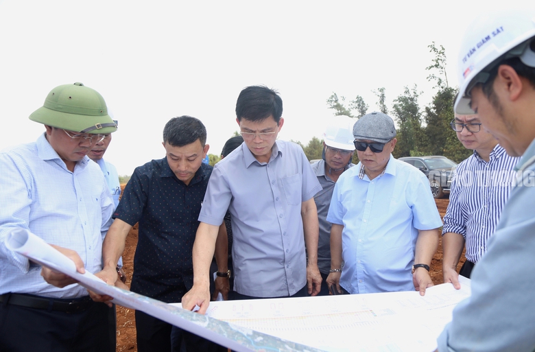 Tranh thủ mặt bằng, đẩy tiến độ cao tốc Kh&aacute;nh H&ograve;a - Bu&ocirc;n Ma Thuột- Ảnh 1.