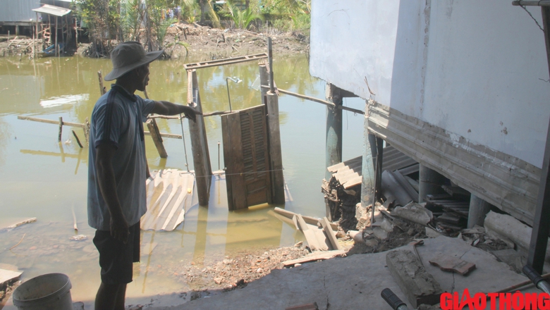 Sạt lở tuyến k&ecirc;nh x&aacute;ng Bạc Li&ecirc;u - C&agrave; Mau: Nh&agrave; ch&igrave;m nghỉm trong t&iacute;ch tắc- Ảnh 1.