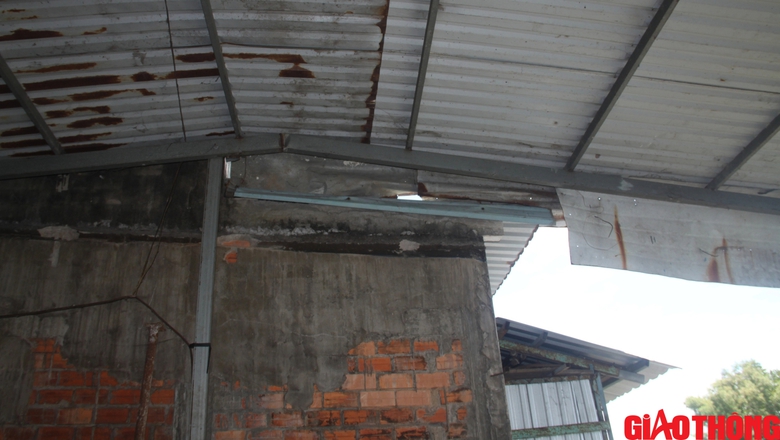 Sạt lở tuyến k&ecirc;nh x&aacute;ng Bạc Li&ecirc;u - C&agrave; Mau: Nh&agrave; ch&igrave;m nghỉm trong t&iacute;ch tắc- Ảnh 3.