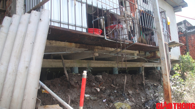 Sạt lở tuyến k&ecirc;nh x&aacute;ng Bạc Li&ecirc;u - C&agrave; Mau: Nh&agrave; ch&igrave;m nghỉm trong t&iacute;ch tắc- Ảnh 8.