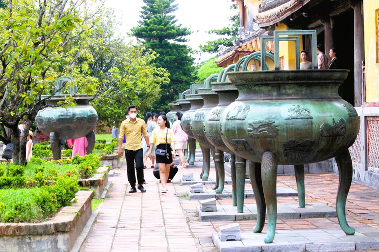 Cận cảnh cửu đỉnh - Ho&agrave;ng cung Huế vừa được vinh danh Di sản tư liệu thế giới- Ảnh 1.