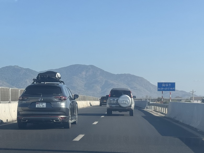T&agrave;i xế chia sẻ kinh nghiệm đi 370km cao tốc TP.HCM - Nha Trang- Ảnh 1.