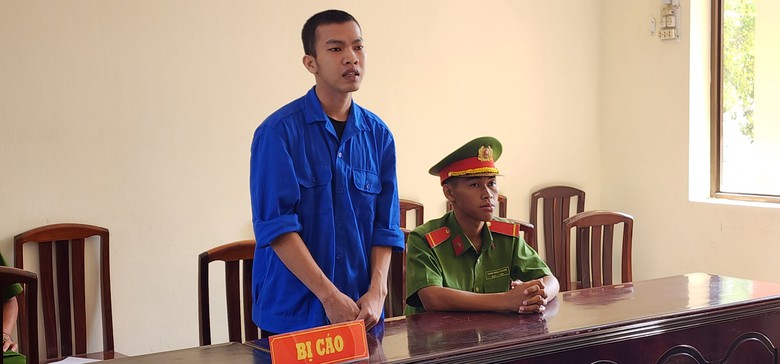 Lĩnh 12 tháng tù vì khoe súng trên Facebook- Ảnh 1. Lĩnh 12 tháng tù vì khoe súng trên Facebook- Ảnh 1.