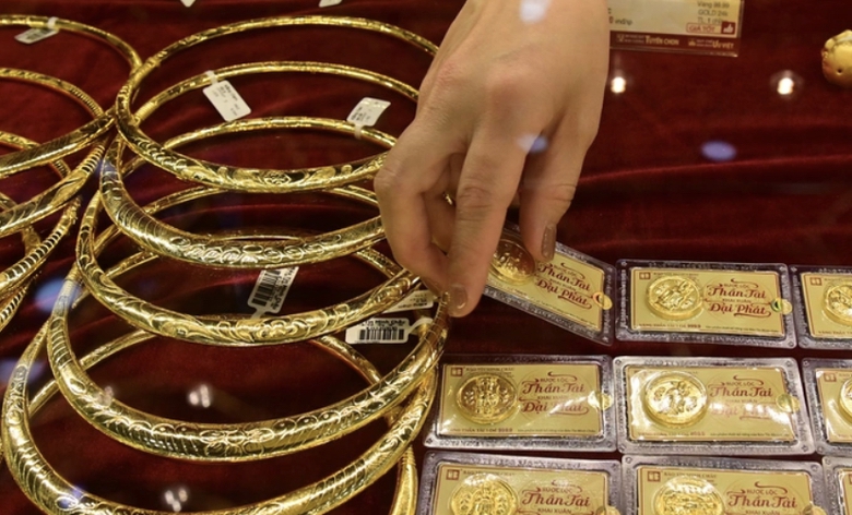 V&agrave;ng trong nước giữ gi&aacute;, thế giới tiếp tục bật tăng mạnh- Ảnh 1.