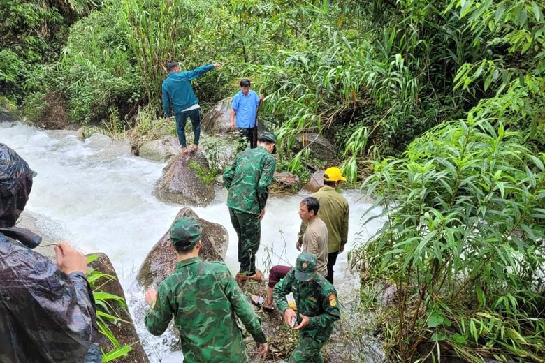 Lai Ch&acirc;u: Ba người bị cuốn tr&ocirc;i khi đi qua suối, một người mất t&iacute;ch- Ảnh 1.