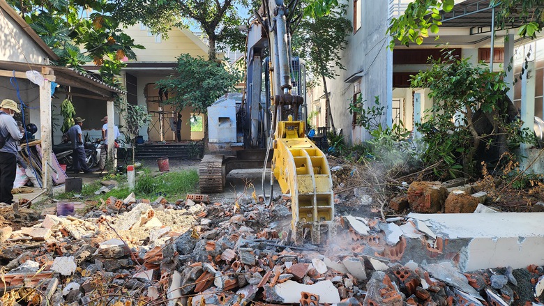 Quảng Ngãi: Người dân tháo dỡ nhà, kịp bàn giao mặt bằng làm cao tốc trước 30/6- Ảnh 4. Quảng Ngãi: Người dân tháo dỡ nhà, kịp bàn giao mặt bằng làm cao tốc trước 30/6- Ảnh 4.