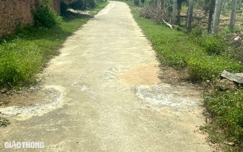 Th&aacute;o dỡ hai trụ b&ecirc; t&ocirc;ng ngăn xe n&eacute; trạm BOT sau phản &aacute;nh của B&aacute;o Giao th&ocirc;ng- Ảnh 1.