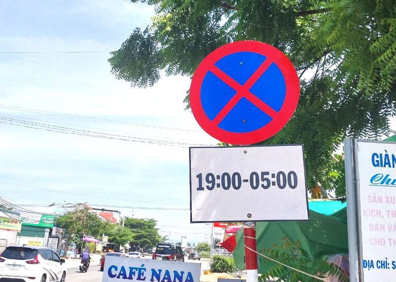 Thay biển b&aacute;o g&acirc;y rối mắt t&agrave;i xế ở Ninh Thuận- Ảnh 2.