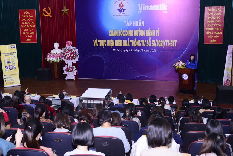 Hơn 3.000 lượt điều dưỡng, nhân viên y tế đã được nâng cao nghiệp vụ chuyên môn từ các lớp tập huấn, khóa đào tạo... Hơn 3.000 lượt điều dưỡng, nhân viên y tế đã được nâng cao nghiệp vụ chuyên môn từ các lớp tập huấn, khóa đào tạo...