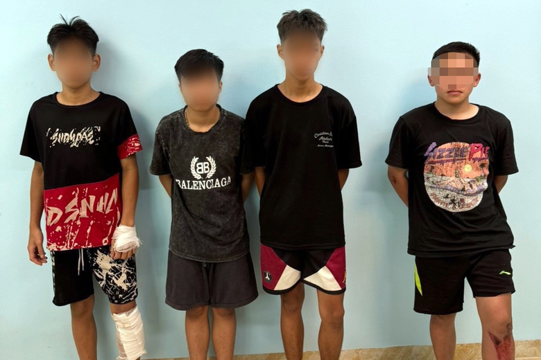 Bắt giữ quái xế trong nhóm lạng lách trên cầu Nhật Tân- Ảnh 1. Bắt giữ quái xế trong nhóm lạng lách trên cầu Nhật Tân- Ảnh 1.