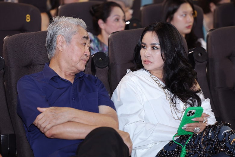 Ca sĩ T&ugrave;ng Dương khiến kh&aacute;n giả "nổi da g&agrave;" với MV C&aacute;nh chim Phượng Ho&agrave;ng- Ảnh 3.