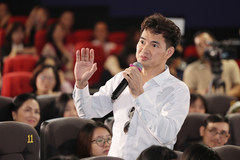 Ca sĩ T&ugrave;ng Dương khiến kh&aacute;n giả "nổi da g&agrave;" với MV C&aacute;nh chim Phượng Ho&agrave;ng- Ảnh 4.