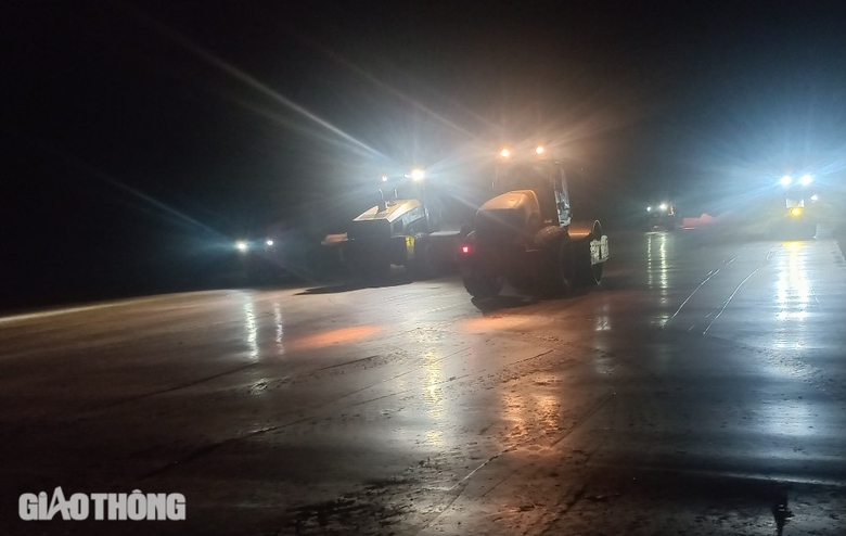 Nh&agrave; thầu đồng loạt s&aacute;ng đ&egrave;n đua tiến độ cao tốc Vạn Ninh - Cam Lộ- Ảnh 6.