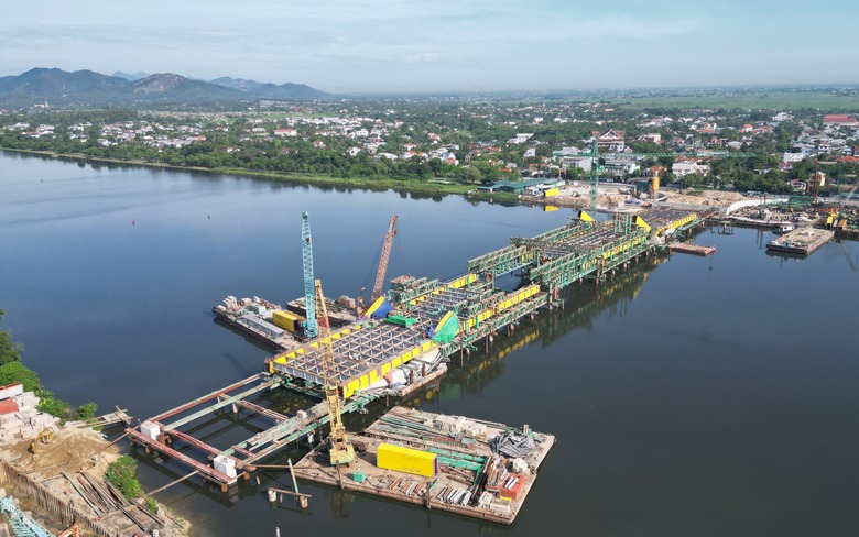 B&agrave;n giao mặt bằng dự &aacute;n đường ven biển v&agrave; cầu vượt s&ocirc;ng Hương trong th&aacute;ng 7