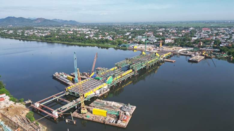 B&agrave;n giao mặt bằng dự &aacute;n đường ven biển v&agrave; cầu vượt s&ocirc;ng Hương trong th&aacute;ng 7- Ảnh 2.