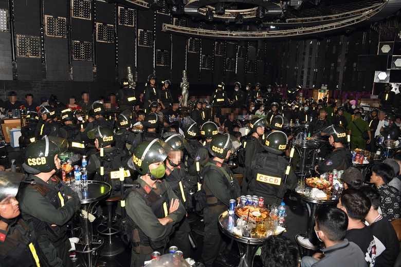 Qu&aacute;n bar ở TP.HCM c&ocirc;ng khai b&aacute;n ma t&uacute;y, lực lượng chức năng c&oacute; dấu hiệu l&agrave;m ngơ- Ảnh 1.