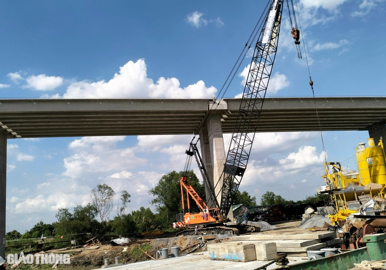 Vành đai 3 TP.HCM: Cầu Nhơn Trạch vượt tiến độ, đã lao hai nhịp dầm- Ảnh 1. Vành đai 3 TP.HCM: Cầu Nhơn Trạch vượt tiến độ, đã lao hai nhịp dầm- Ảnh 1.