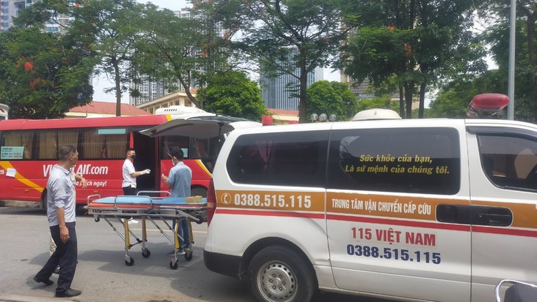 Điều tra vụ nam t&agrave;i xế tử vong trong &ocirc; t&ocirc; gần trường học ở H&agrave; Nội- Ảnh 1.