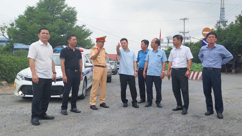 Đồng Tháp: Tăng cường đảm bảo trật tự ATGT trên QL30 và QL80- Ảnh 2. Đồng Tháp: Tăng cường đảm bảo trật tự ATGT trên QL30 và QL80- Ảnh 2.