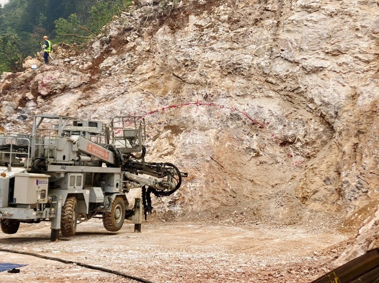 Bắt đầu thi công mở cửa hầm xuyên núi trên cao tốc Đồng Đăng - Trà Lĩnh- Ảnh 1. Bắt đầu thi công mở cửa hầm xuyên núi trên cao tốc Đồng Đăng - Trà Lĩnh- Ảnh 1.