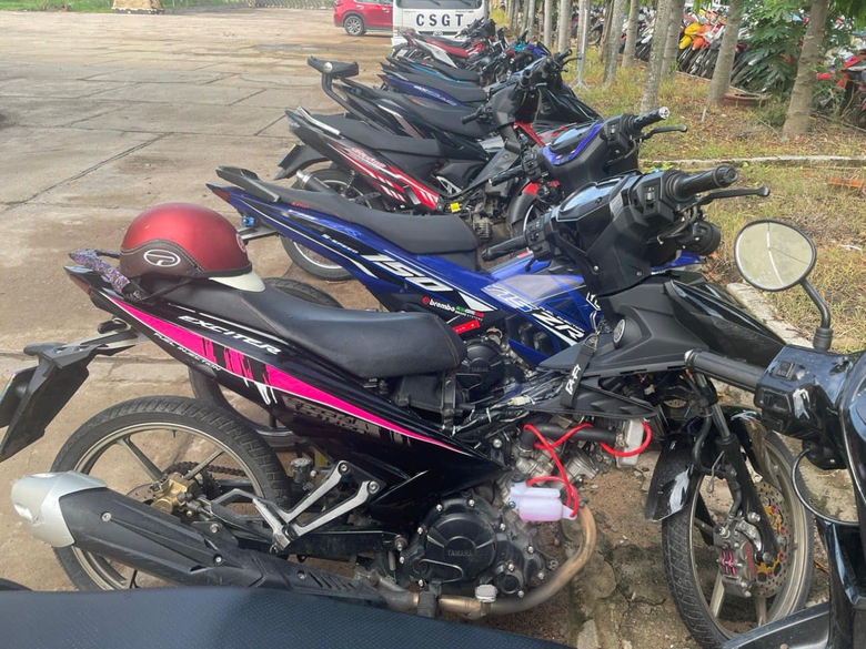 Bắt nhóm quái xế tụ tập đua xe trên QL1 qua Bình Thuận- Ảnh 1. Bắt nhóm quái xế tụ tập đua xe trên QL1 qua Bình Thuận- Ảnh 1.