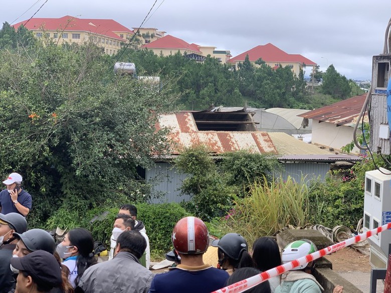 Nhà cháy khi mẹ khóa cửa đi mua sữa, 3 con tử vong- Ảnh 2. Nhà cháy khi mẹ khóa cửa đi mua sữa, 3 con tử vong- Ảnh 2.