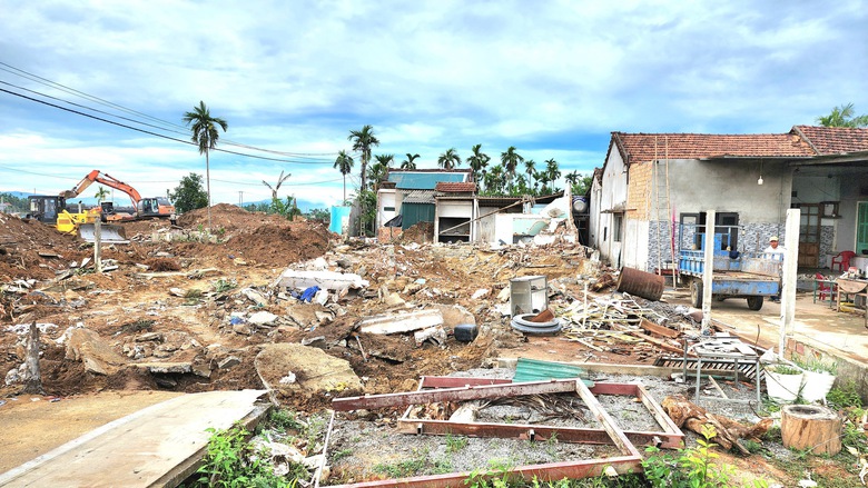 Gỡ điểm nghẽn mặt bằng lớn nhất tr&ecirc;n cao tốc Quảng Ng&atilde;i - Ho&agrave;i Nhơn- Ảnh 2.