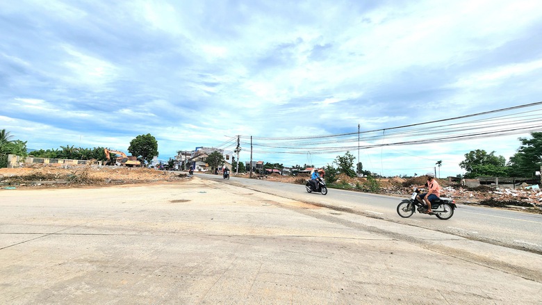 Gỡ điểm nghẽn mặt bằng lớn nhất tr&ecirc;n cao tốc Quảng Ng&atilde;i - Ho&agrave;i Nhơn- Ảnh 4.