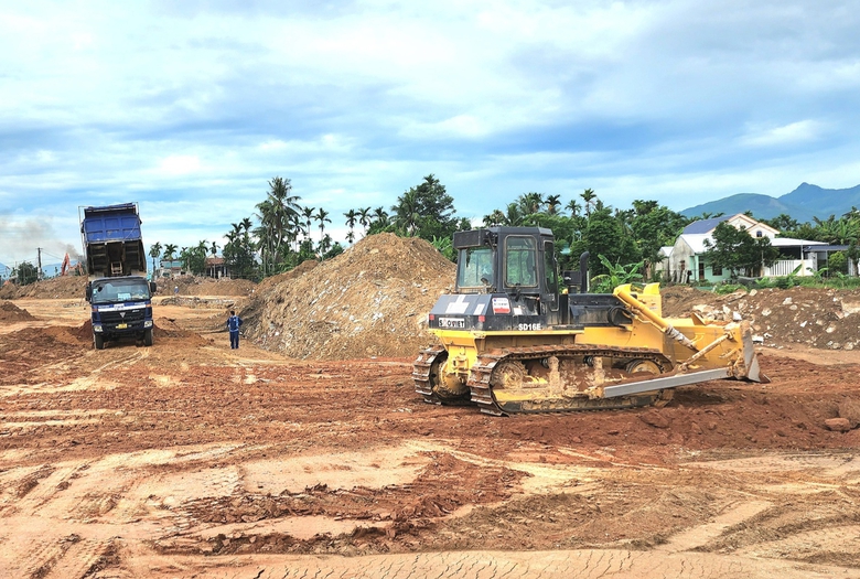 Gỡ điểm nghẽn mặt bằng lớn nhất tr&ecirc;n cao tốc Quảng Ng&atilde;i - Ho&agrave;i Nhơn- Ảnh 12.