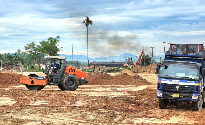 Gỡ điểm nghẽn mặt bằng lớn nhất tr&ecirc;n cao tốc Quảng Ng&atilde;i - Ho&agrave;i Nhơn- Ảnh 6.