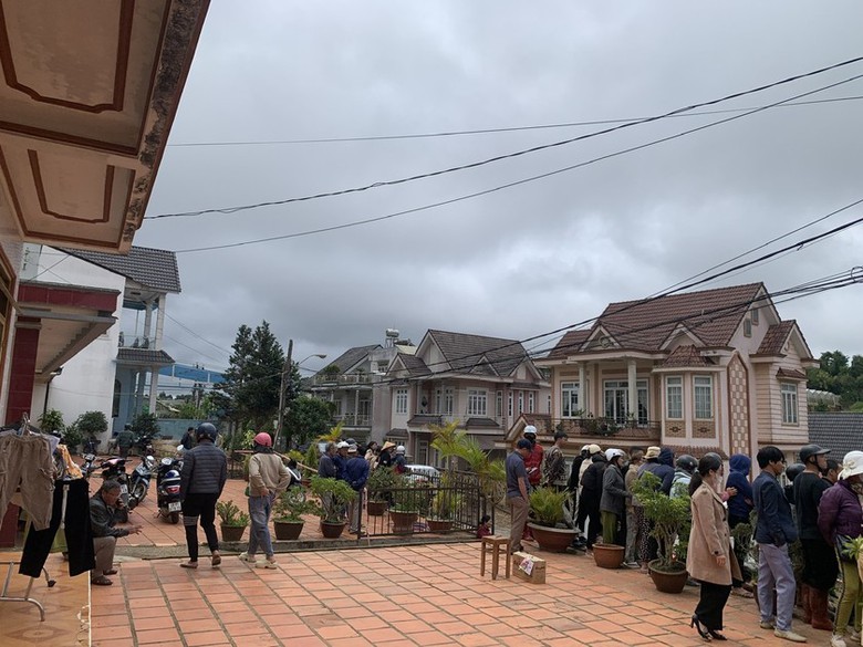 Nhà cháy khi mẹ khóa cửa đi mua sữa, 3 con tử vong- Ảnh 5. Nhà cháy khi mẹ khóa cửa đi mua sữa, 3 con tử vong- Ảnh 5.