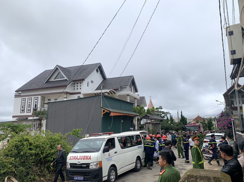 Nhà cháy khi mẹ khóa cửa đi mua sữa, 3 con tử vong- Ảnh 4. Nhà cháy khi mẹ khóa cửa đi mua sữa, 3 con tử vong- Ảnh 4.