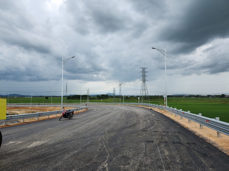 Ngắm n&uacute;t giao cao tốc đầu ti&ecirc;n qua H&agrave; Tĩnh trước ng&agrave;y th&ocirc;ng xe- Ảnh 4.