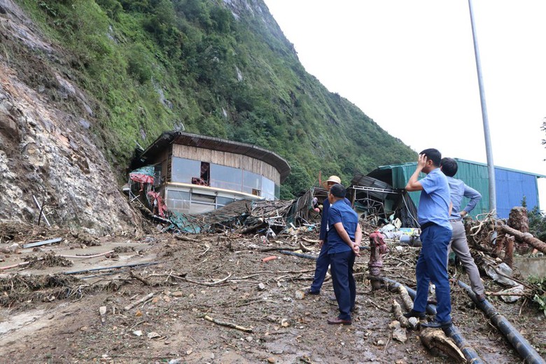 Mưa lớn l&agrave;m sập nh&agrave; chờ kh&aacute;ch tại Khu du lịch Cầu k&iacute;nh Rồng M&acirc;y ở Lai Ch&acirc;u- Ảnh 1.