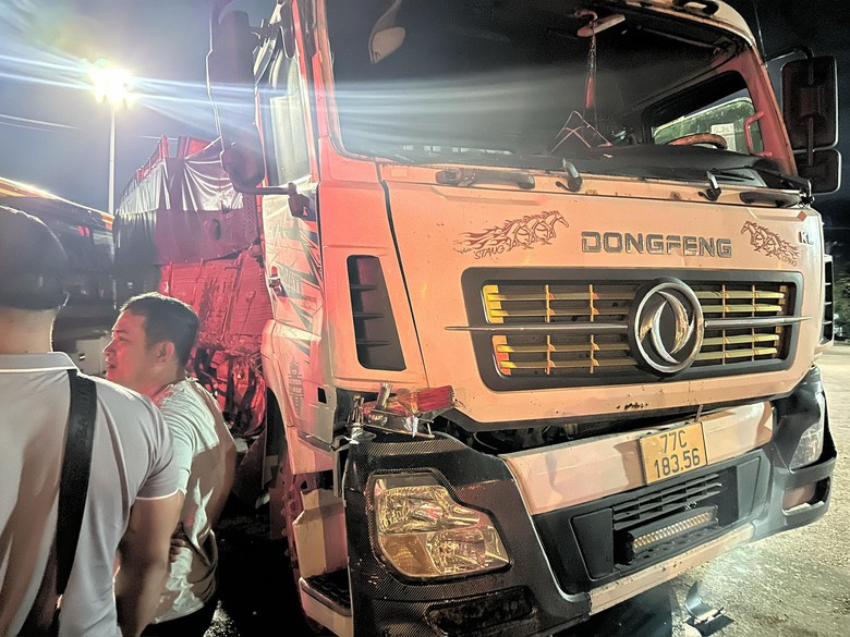 Vụ ph&aacute; đầu xe kh&aacute;ch cứu t&agrave;i xế ở B&igrave;nh Định: T&agrave;i xế xe tải đ&atilde; tử vong- Ảnh 1.