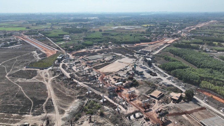 B&agrave;n giao to&agrave;n bộ mặt bằng l&agrave;m đường kết nối s&acirc;n bay Long Th&agrave;nh- Ảnh 1.