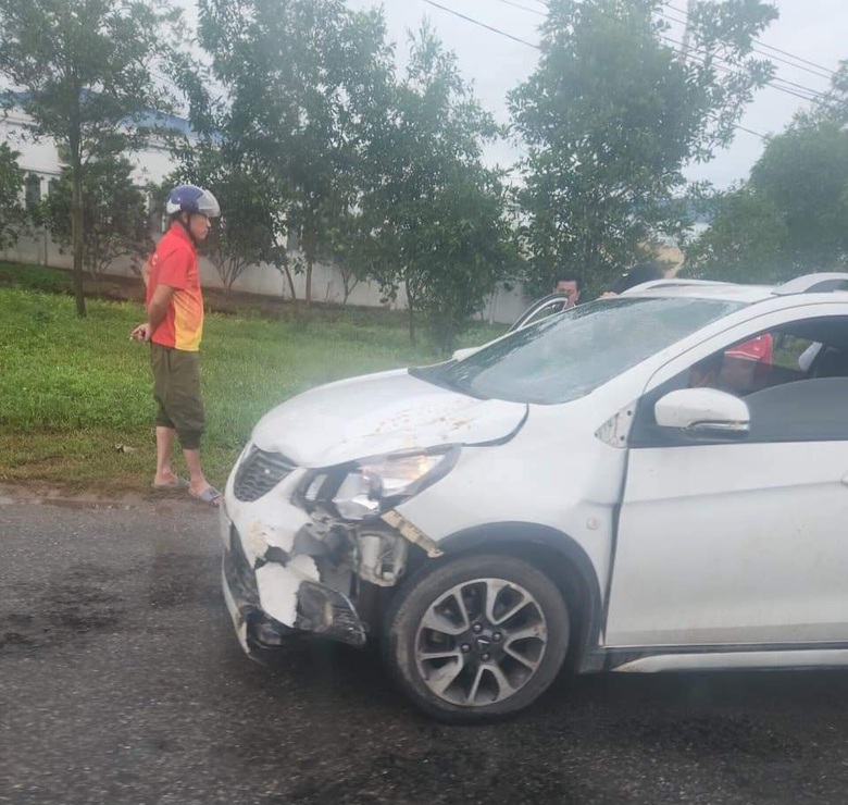 Tai nạn xe đạp điện v&agrave; &ocirc; t&ocirc; đi ngược chiều, một phụ nữ tử vong- Ảnh 1.