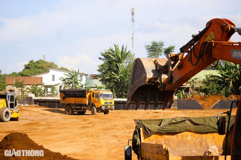 Nhiều nút thắt mặt bằng cao tốc Vạn Ninh - Cam Lộ đã được tháo gỡ- Ảnh 1. Nhiều nút thắt mặt bằng cao tốc Vạn Ninh - Cam Lộ đã được tháo gỡ- Ảnh 1.