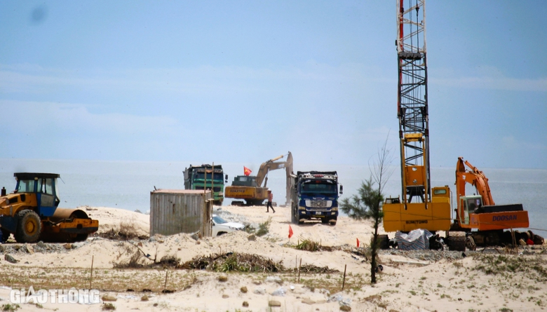 Quảng Trị: Đẩy nhanh thi c&ocirc;ng cảng biển Mỹ Thủy, sẵn s&agrave;ng khởi c&ocirc;ng cảng h&agrave;ng kh&ocirc;ng- Ảnh 1.