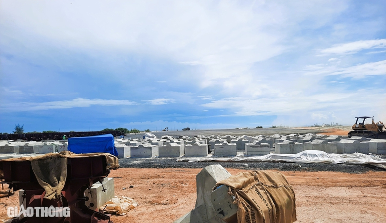 Quảng Trị: Đẩy nhanh thi c&ocirc;ng cảng biển Mỹ Thủy, sẵn s&agrave;ng khởi c&ocirc;ng cảng h&agrave;ng kh&ocirc;ng- Ảnh 3.