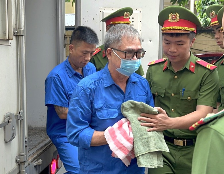 Nguy&ecirc;n Gi&aacute;m đốc C&ocirc;ng an TP Hải Ph&ograve;ng Đỗ Hữu Ca được giảm 3 năm t&ugrave; tại phi&ecirc;n ph&uacute;c thẩm- Ảnh 1.